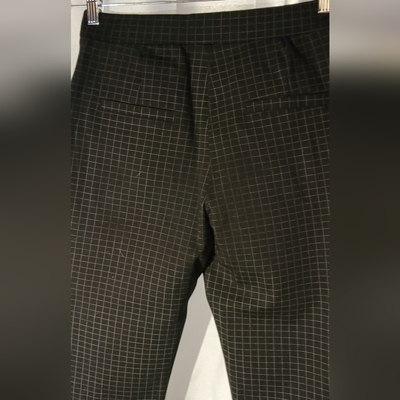 * Stretchy heavy fabric straight legs - Picture 4 of 4